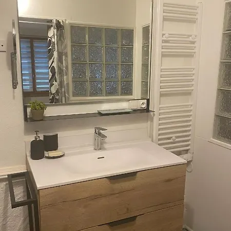 شقة Poppy De Charme A 2 Min Centre-ville فيجيا